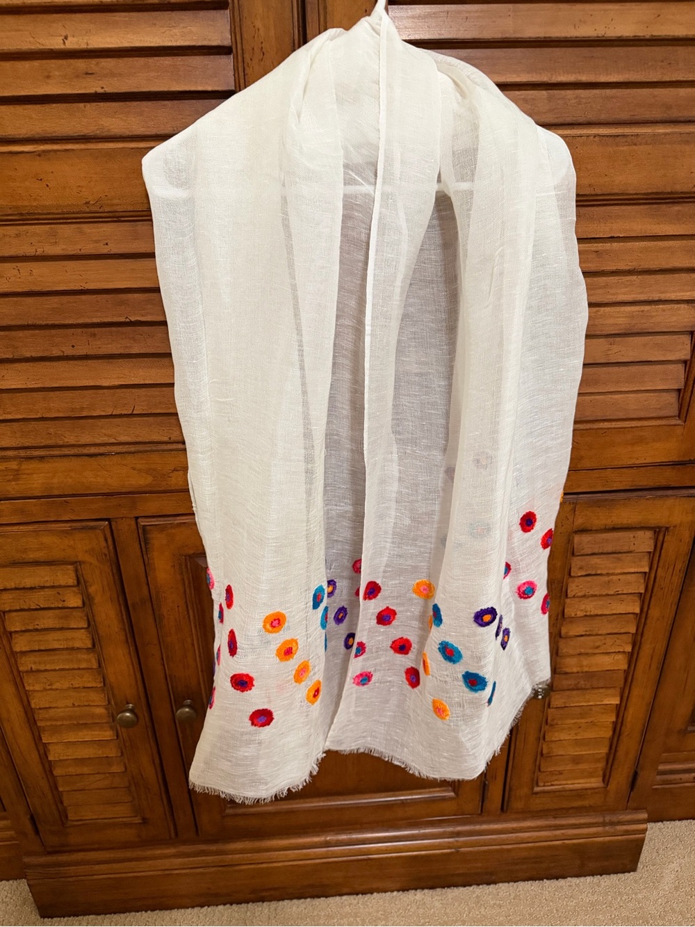 Vilagallo White Scarf/Wrap with Multicolor Embroidered 🌺 Flowers 🌼 - Like 🆕!